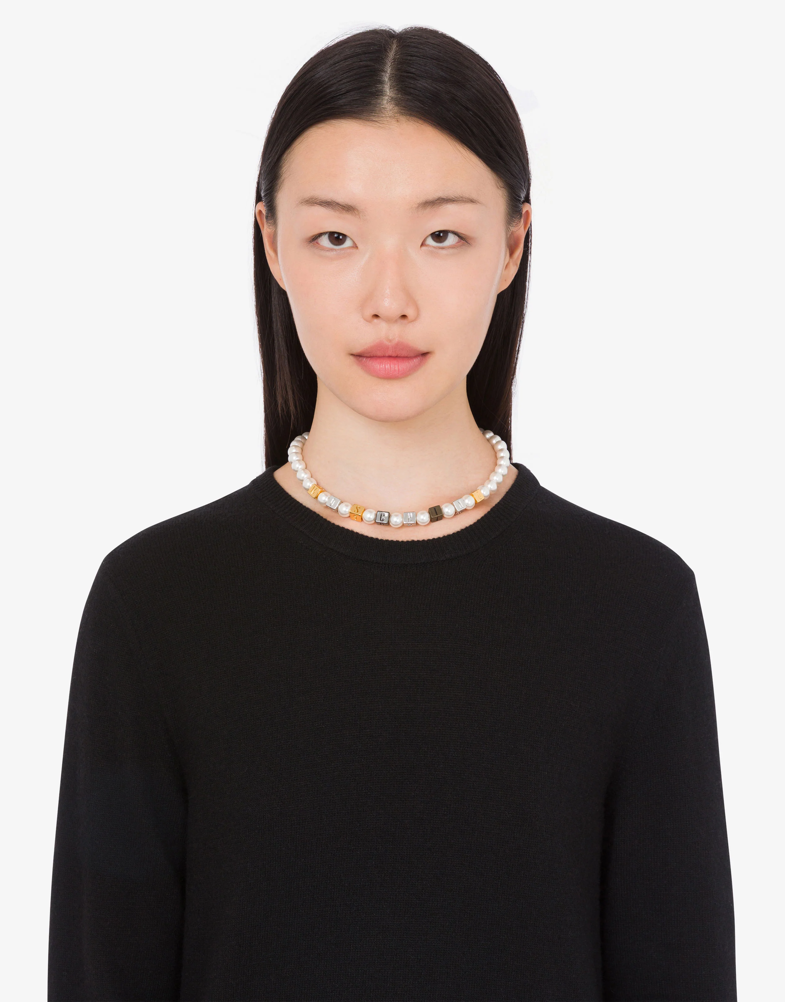Choker necklace with pearls