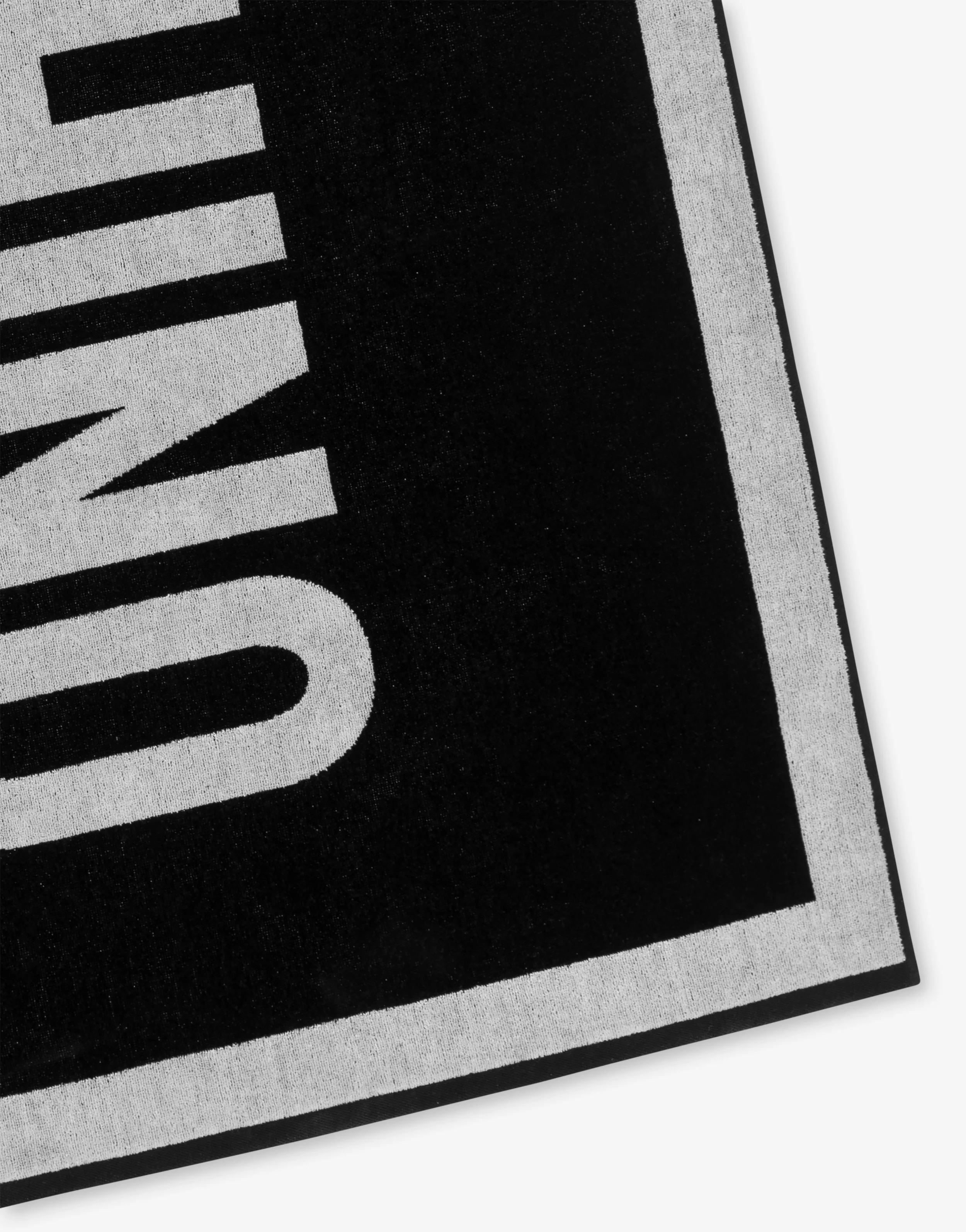 Maxi Logo beach towel - Image 3
